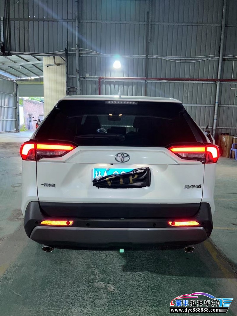 21年丰田RAV4轿车抵押车出售