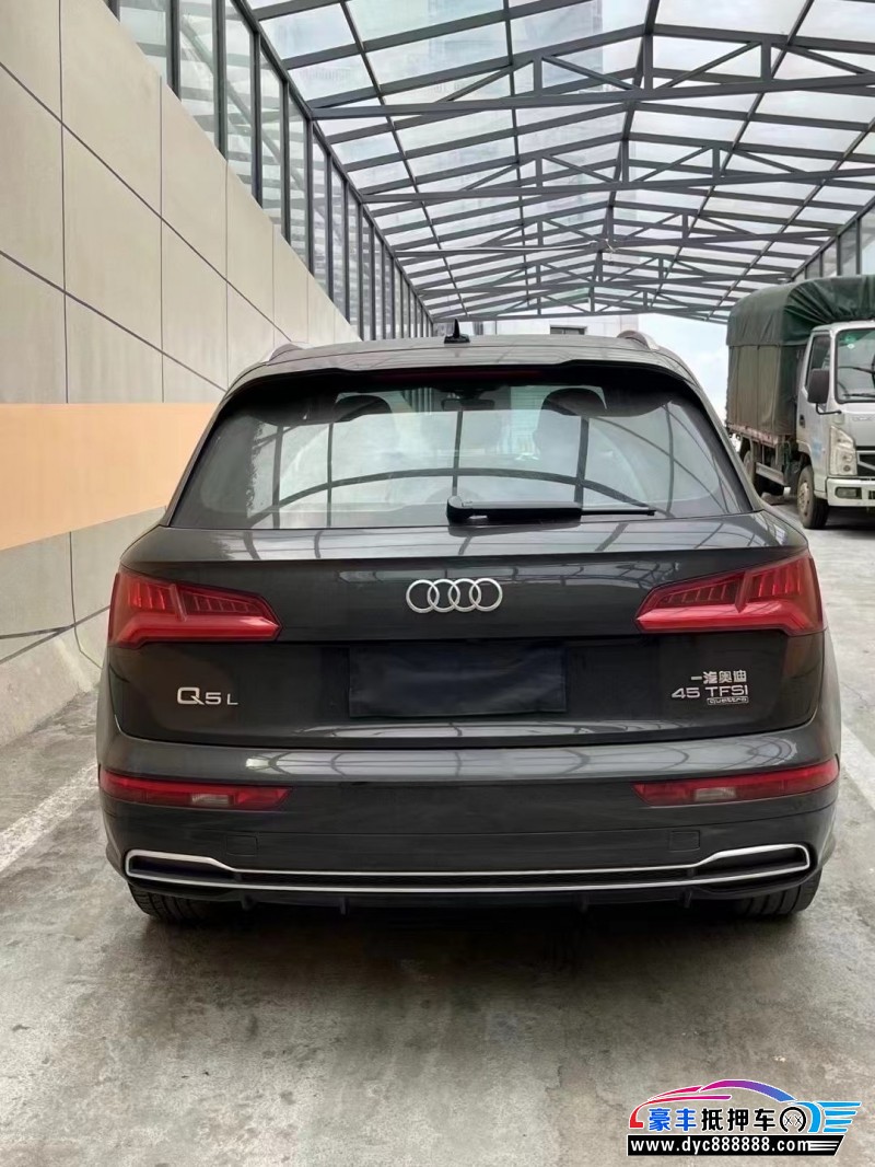 19年奥迪Q5轿车抵押车出售