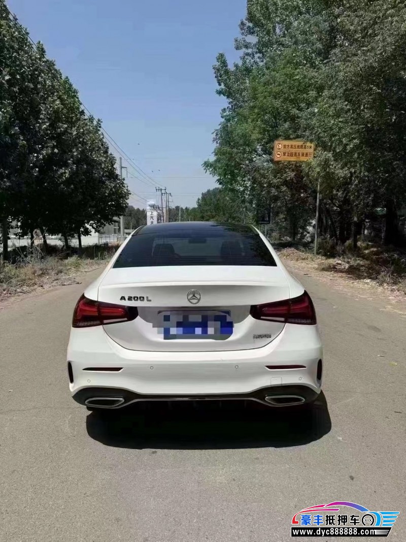21年奔驰A轿车抵押车出售