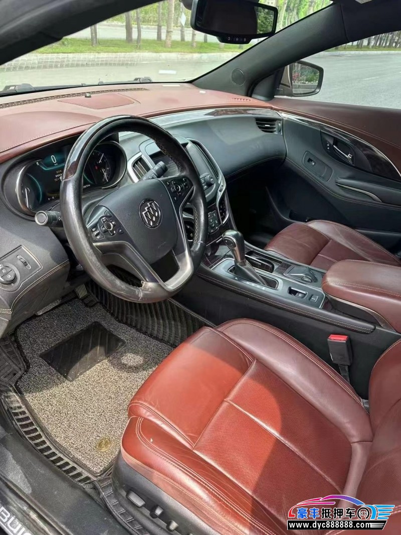 15年别克君越轿车抵押车出售