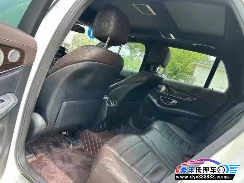 18年奔驰GLC轿车抵押车出售