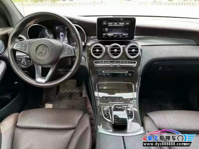 18年奔驰GLC轿车抵押车出售