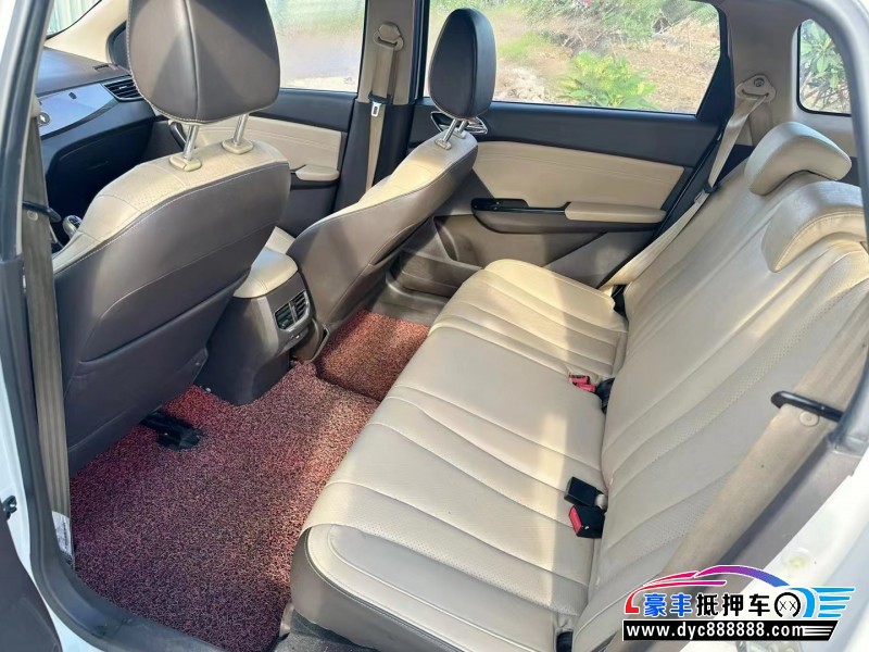 17年宝骏310轿车抵押车出售