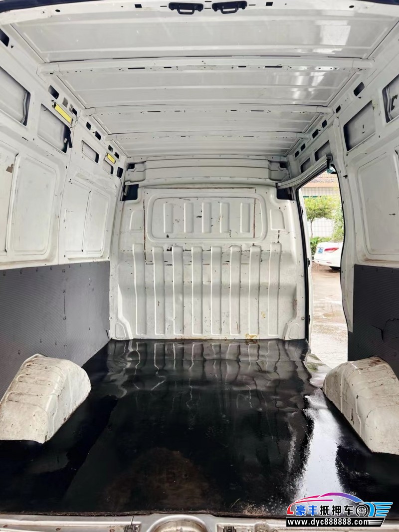 21年上汽大通V80轿车抵押车出售