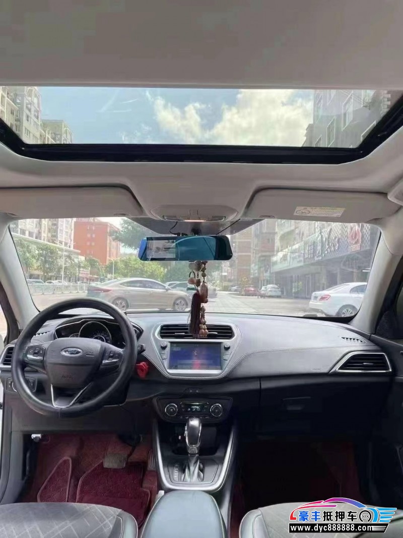 20年福特福睿斯轿车抵押车出售