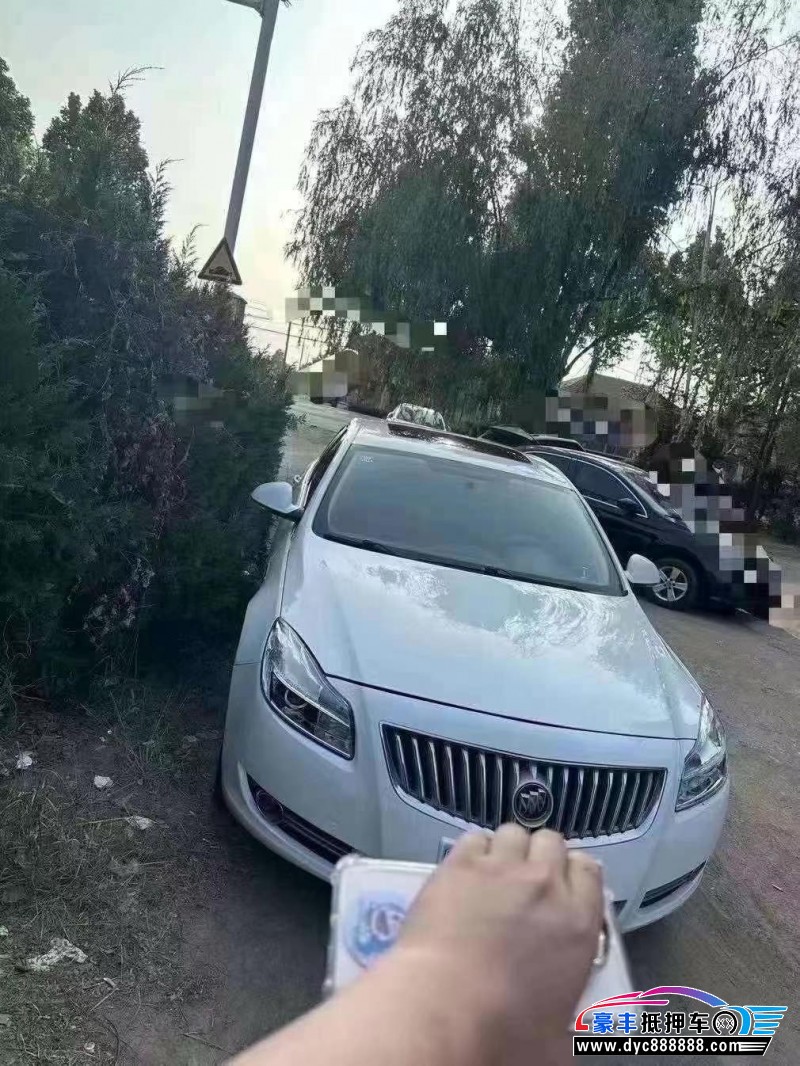 13年别克君威轿车抵押车出售