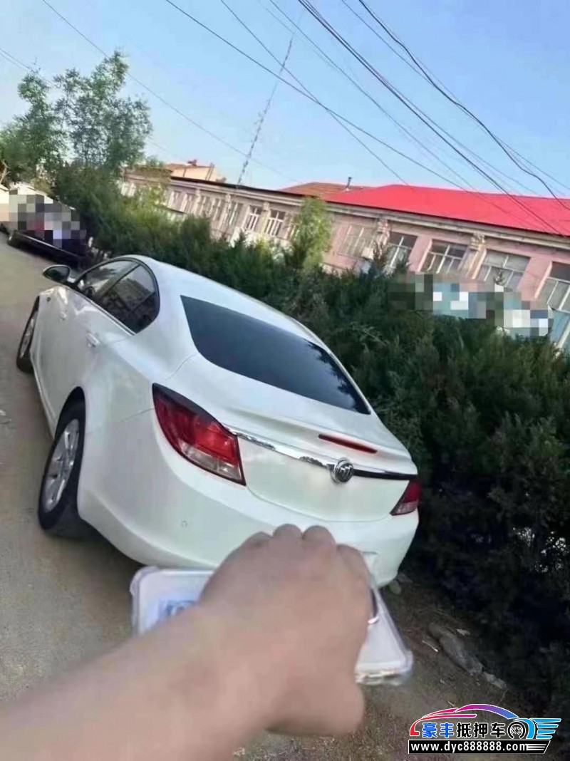 13年别克君威轿车抵押车出售