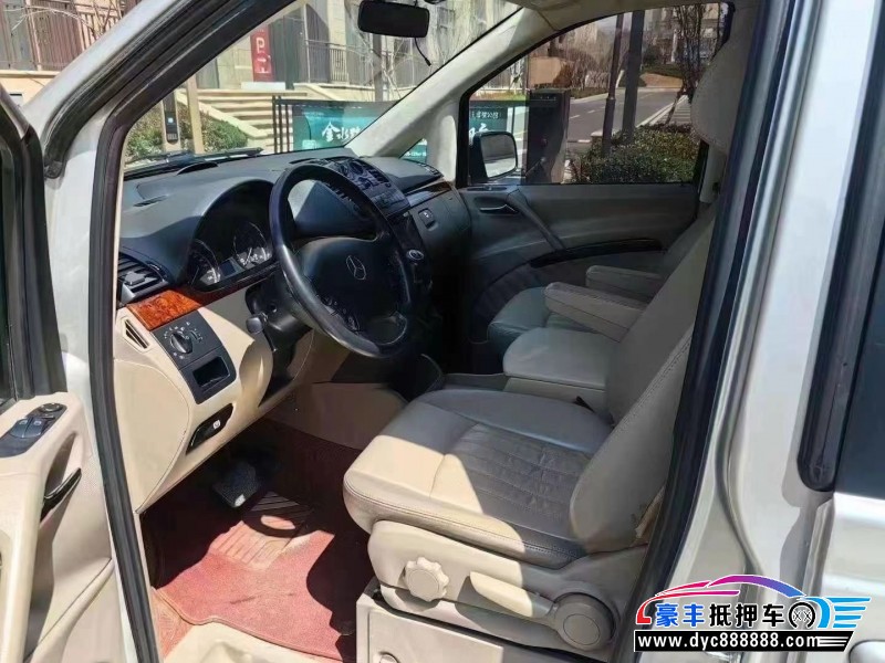 17年奔驰唯雅诺轿车抵押车出售