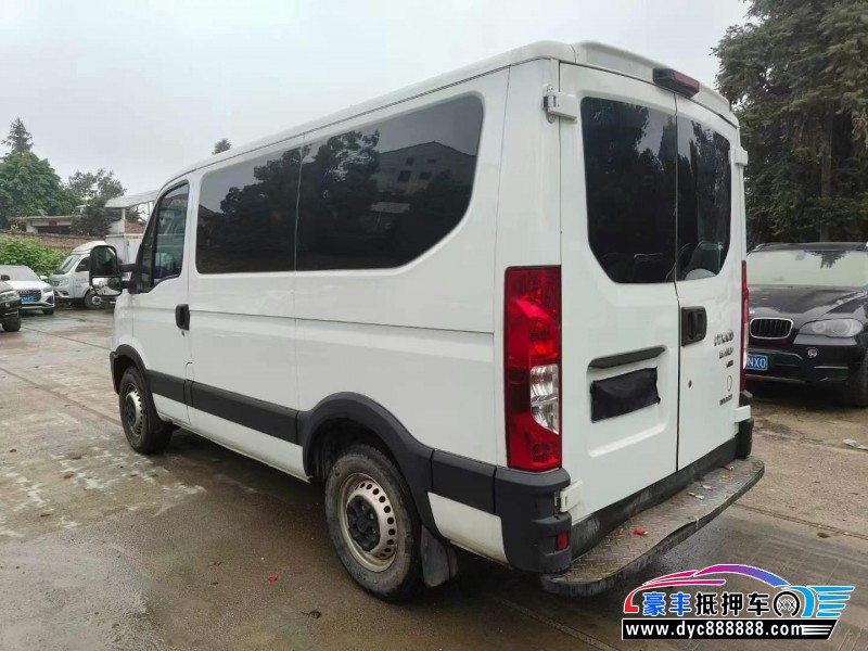 21年依维柯欧盛轿车抵押车出售