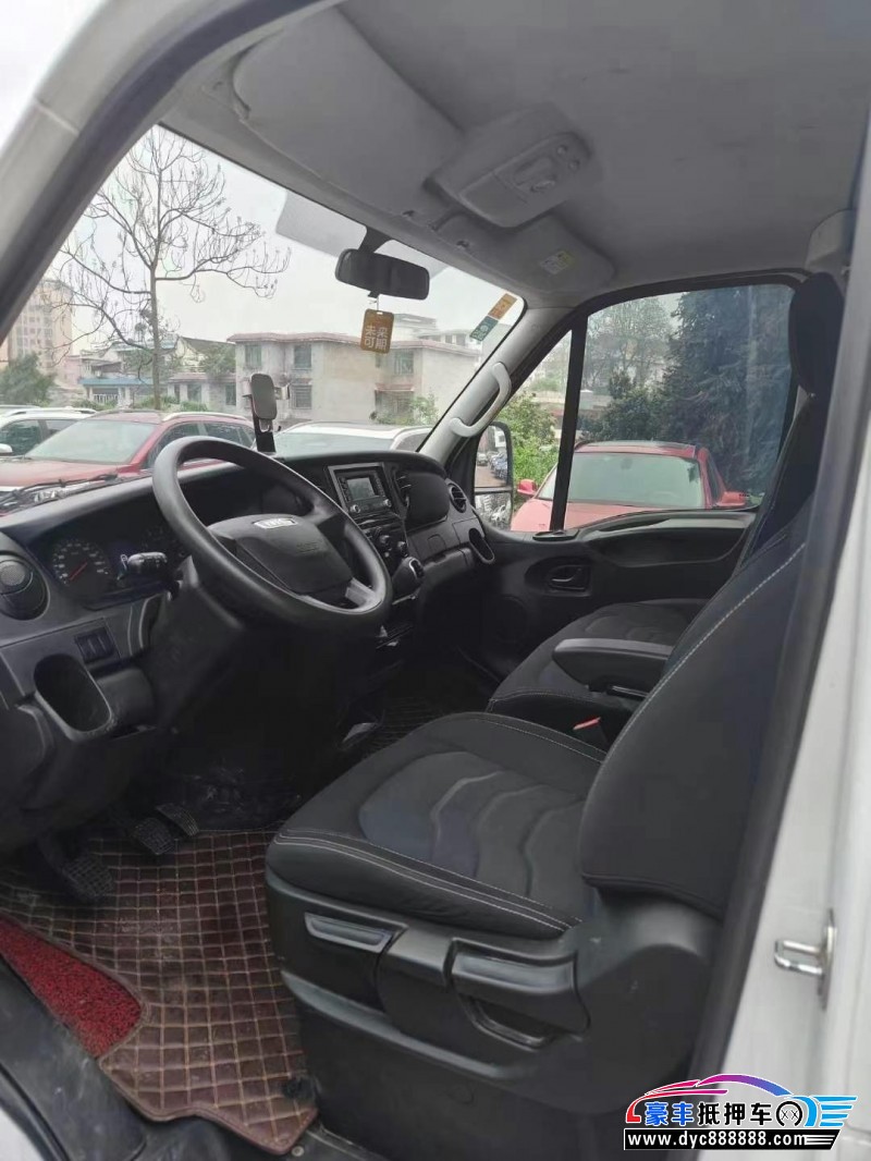 21年依维柯欧盛轿车抵押车出售