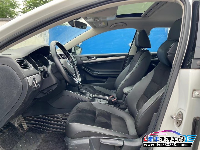 19年大众速腾轿车抵押车出售