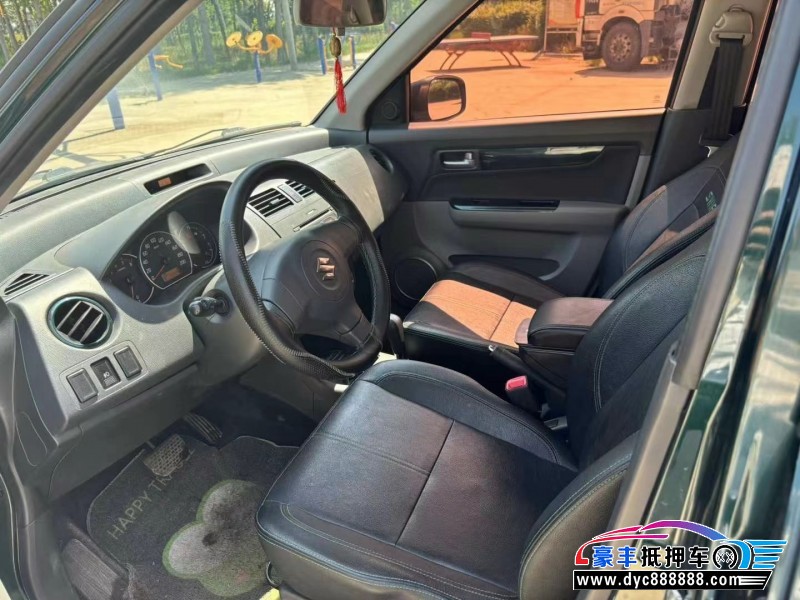 17年铃木雨燕轿车抵押车出售