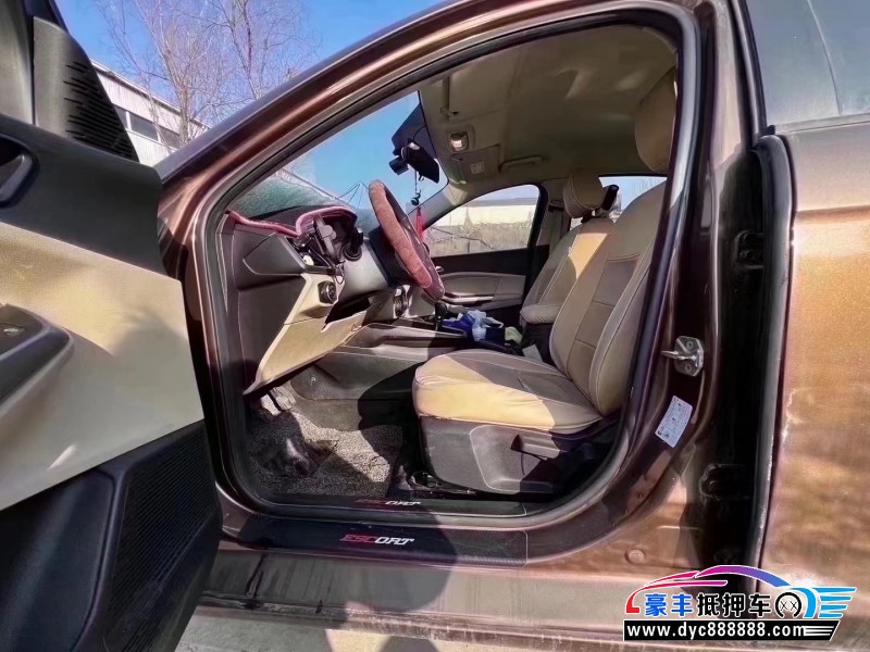 15年福特福睿斯轿车抵押车出售