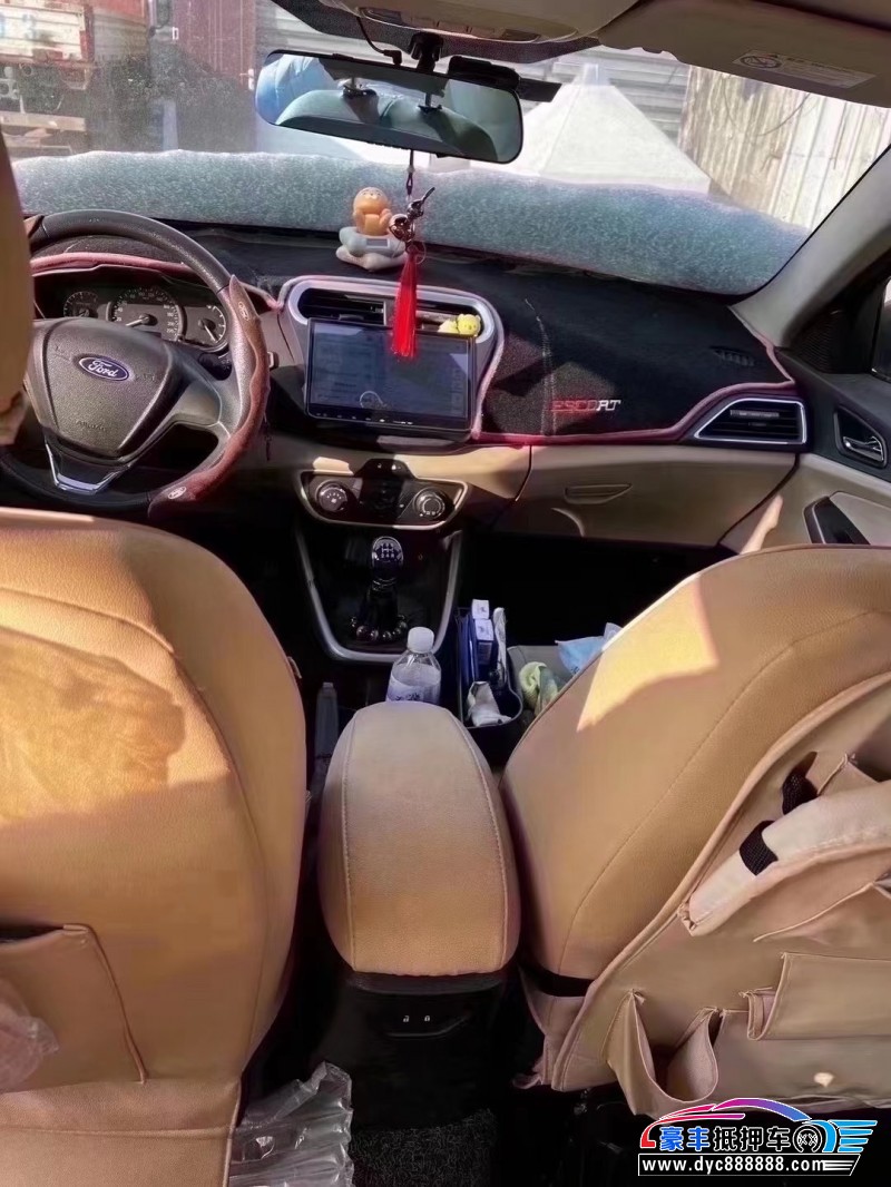 15年福特福睿斯轿车抵押车出售