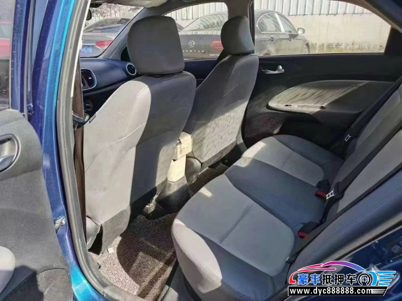 18年起亚焕驰轿车抵押车出售