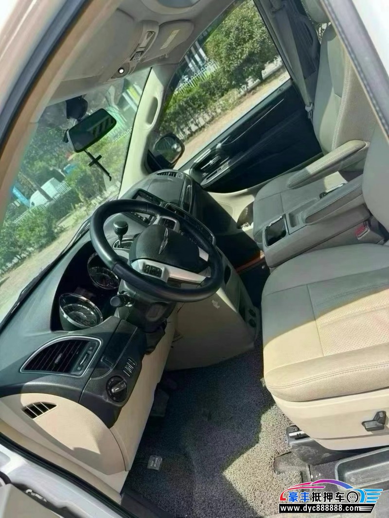 16年克莱斯勒大捷龙轿车抵押车出售