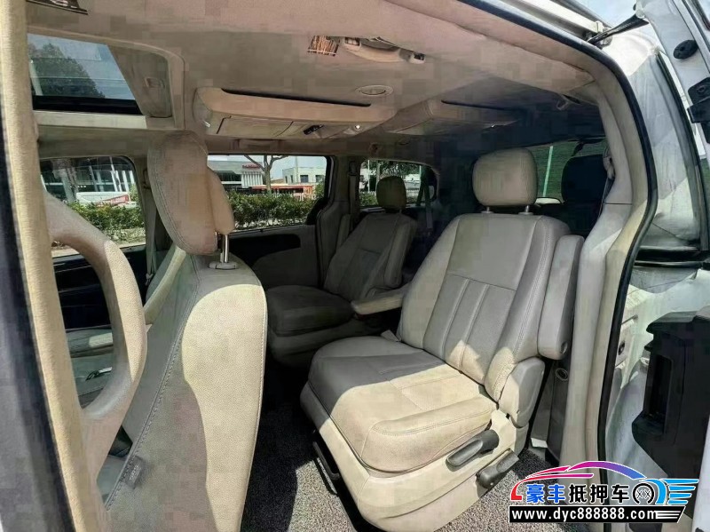 16年克莱斯勒大捷龙轿车抵押车出售