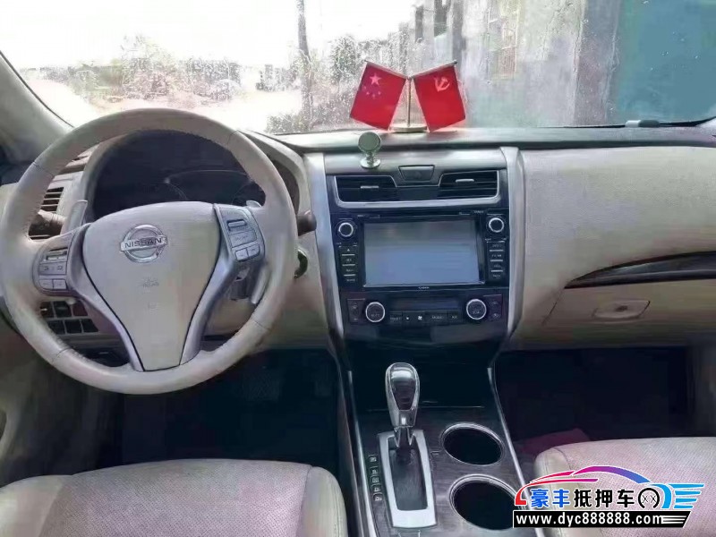13年日产天籁轿车抵押车出售