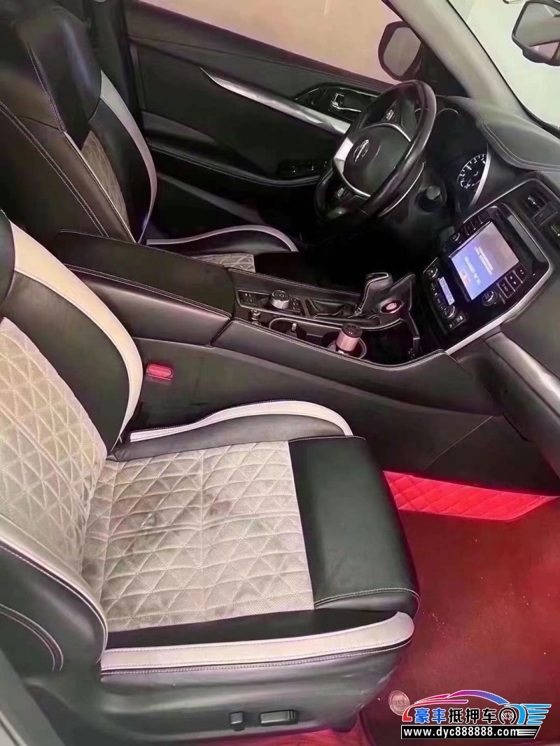 16年日产西玛轿车抵押车出售