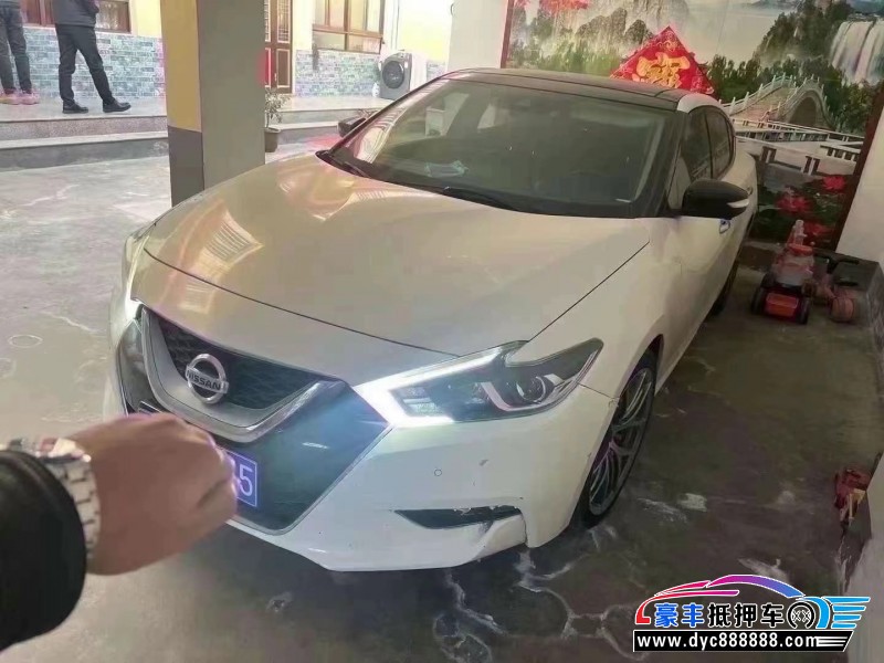 16年日产西玛轿车抵押车出售