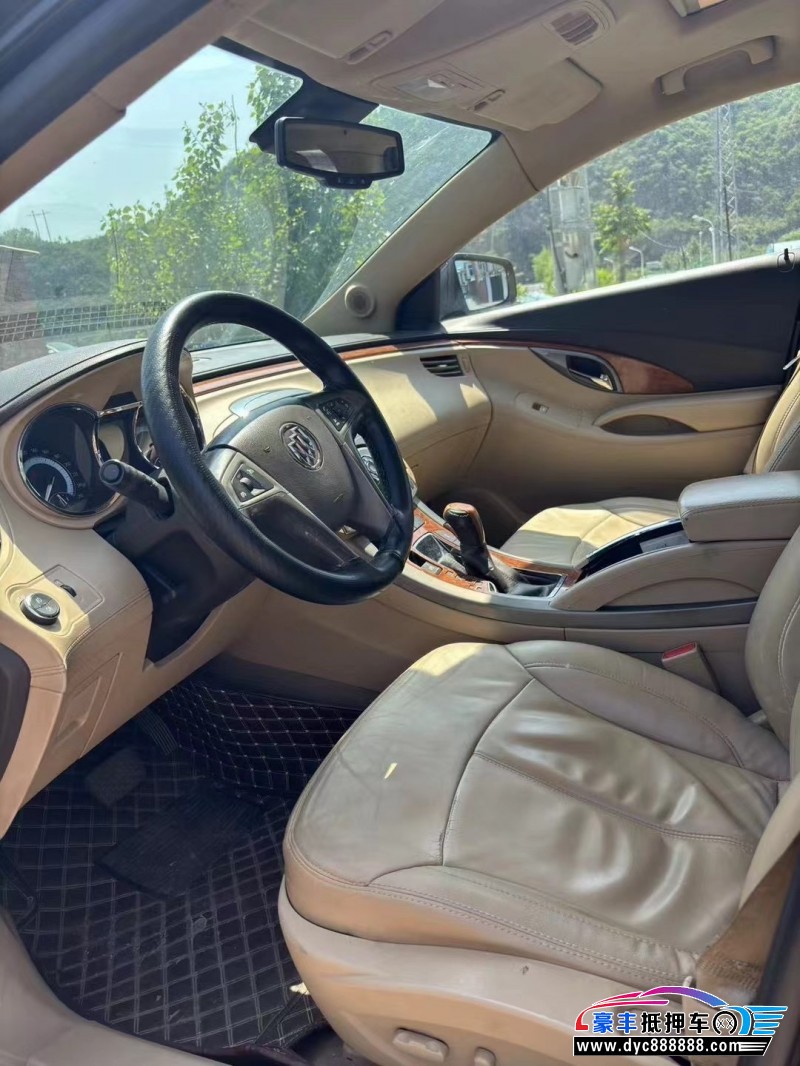 10年别克君越轿车抵押车出售