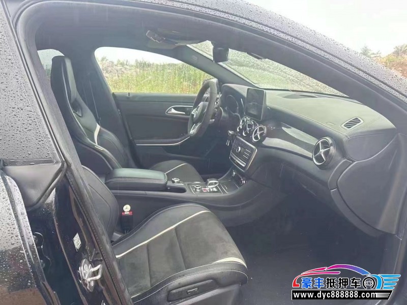 19年奔驰A轿车抵押车出售