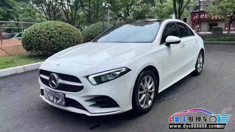 19年奔驰A轿车抵押车出售