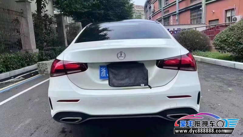 19年奔驰A轿车抵押车出售