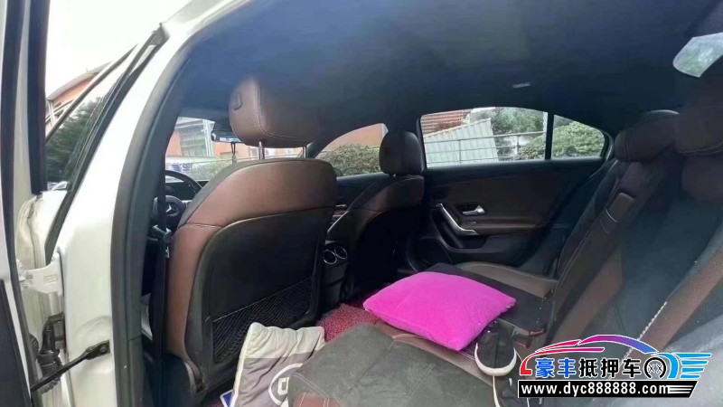19年奔驰A轿车抵押车出售
