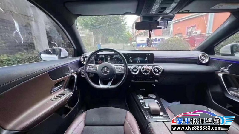 19年奔驰A轿车抵押车出售