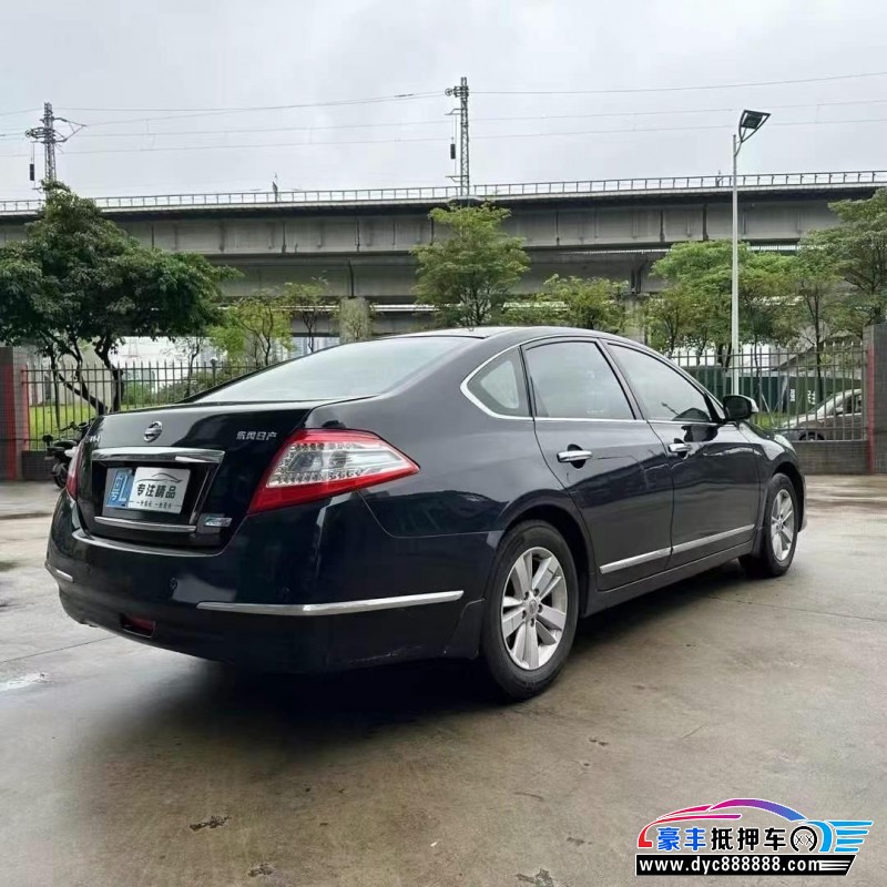 13年日产天籁轿车抵押车出售
