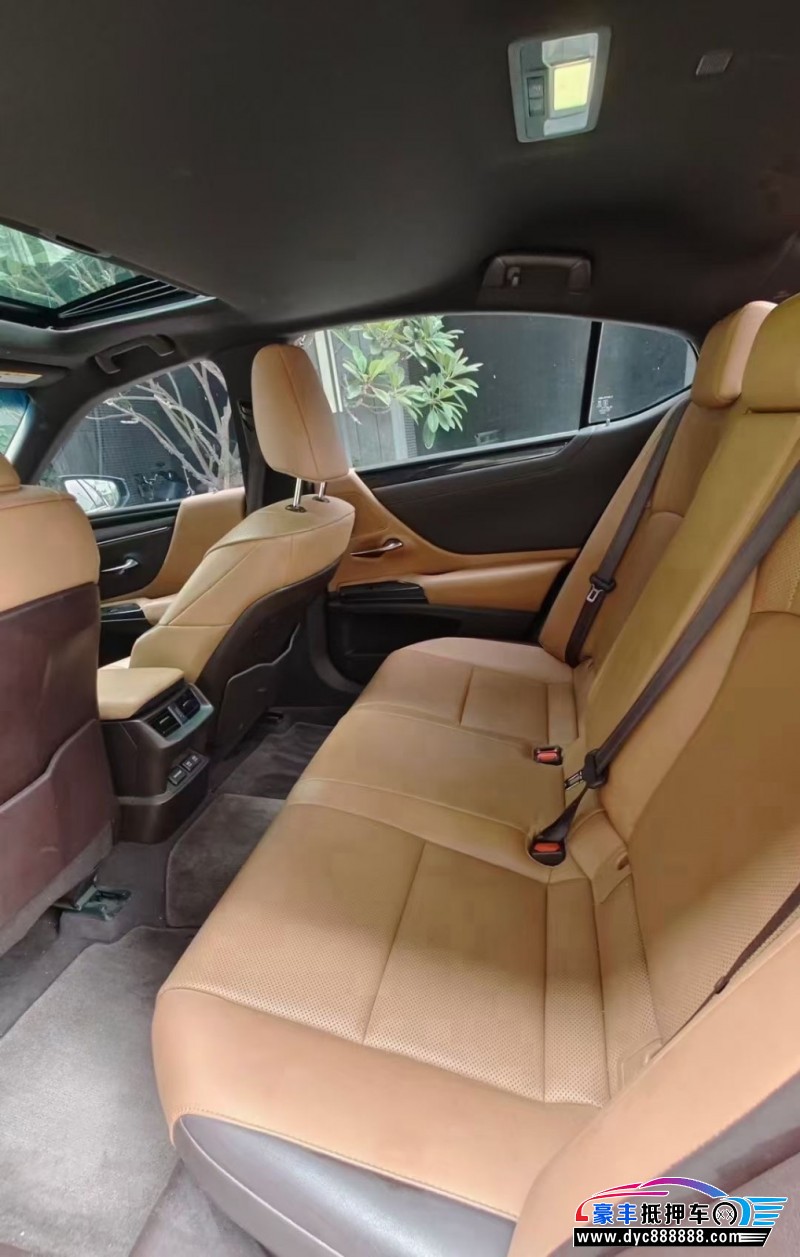 19年雷克萨斯ES轿车抵押车出售