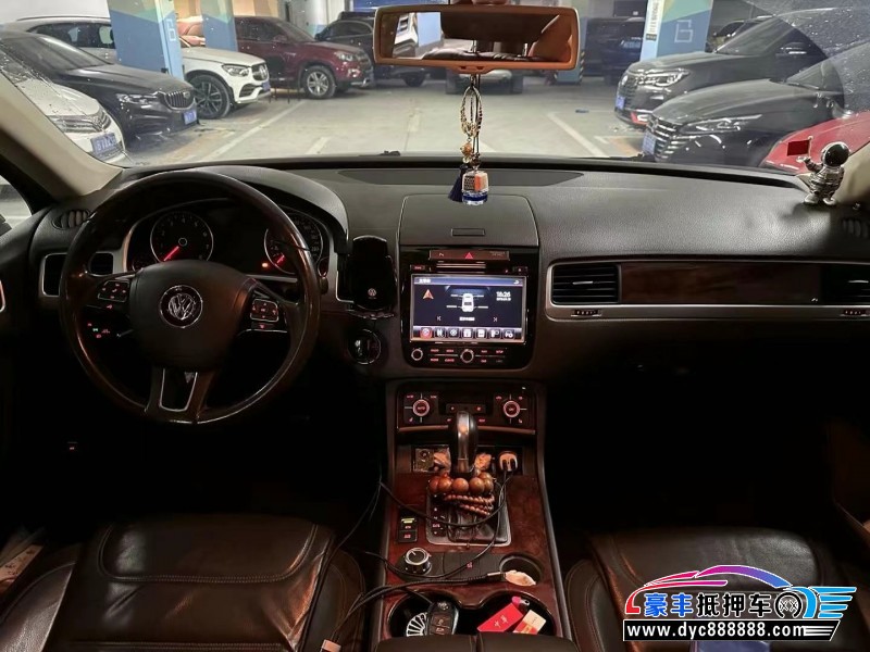 16年大众途锐轿车抵押车出售