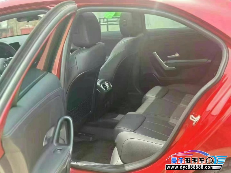 23年奔驰A轿车抵押车出售