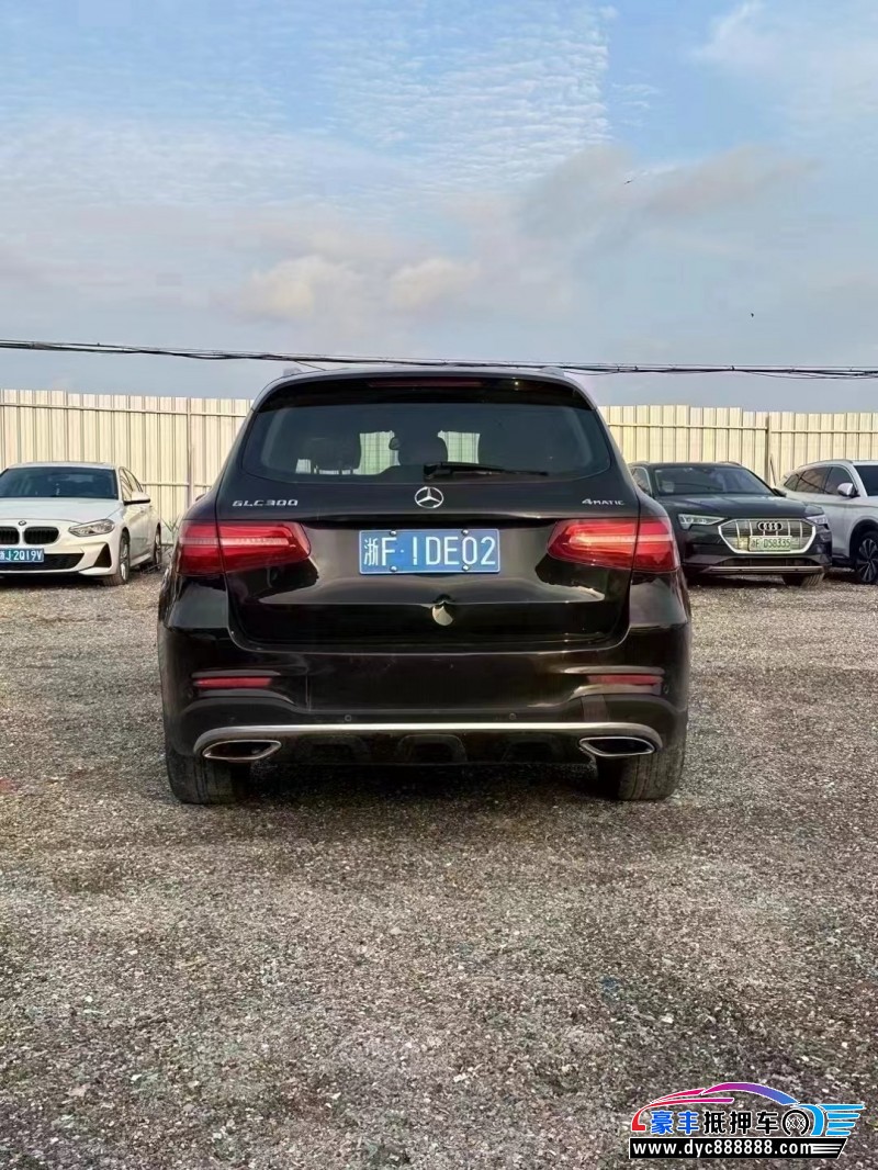 17年奔驰GLC轿车抵押车出售