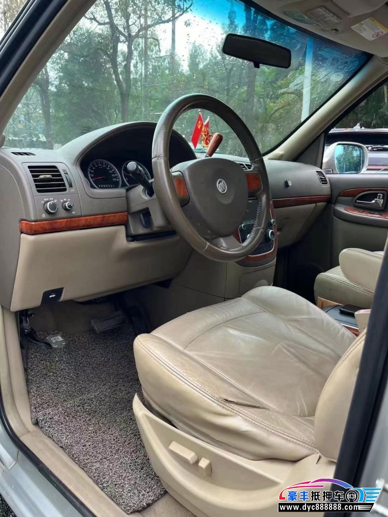 09年别克GL8轿车抵押车出售