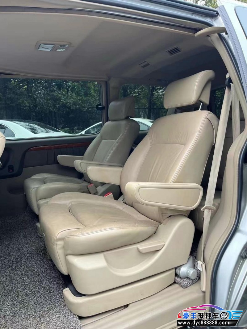 09年别克GL8轿车抵押车出售