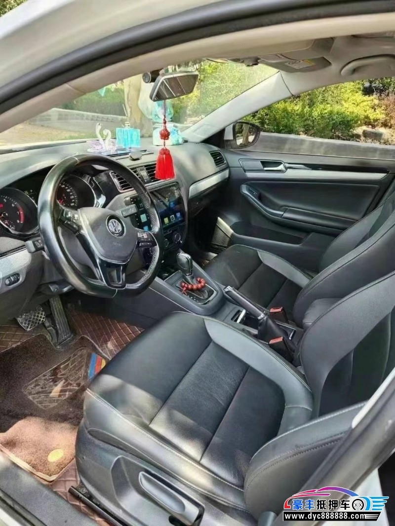 16年大众速腾轿车抵押车出售