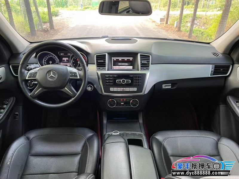 13年奔驰ML轿车抵押车出售