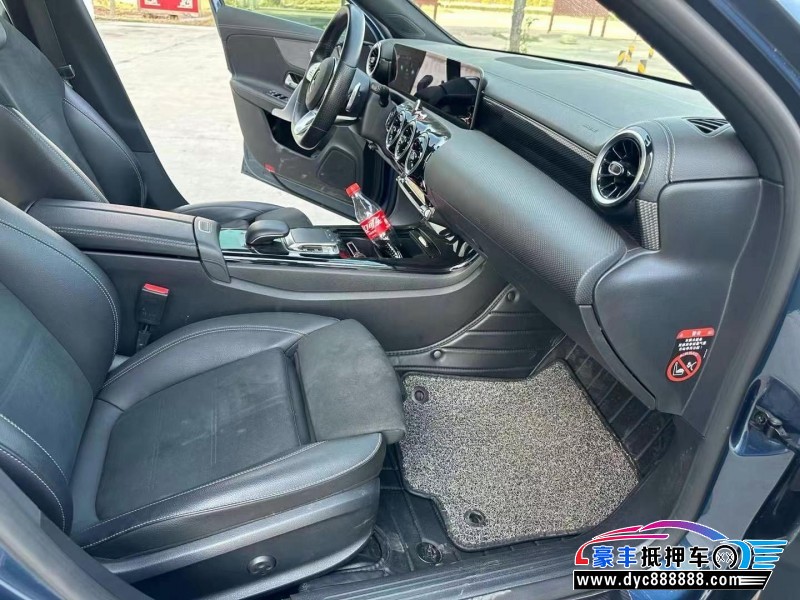 19年奔驰A轿车抵押车出售