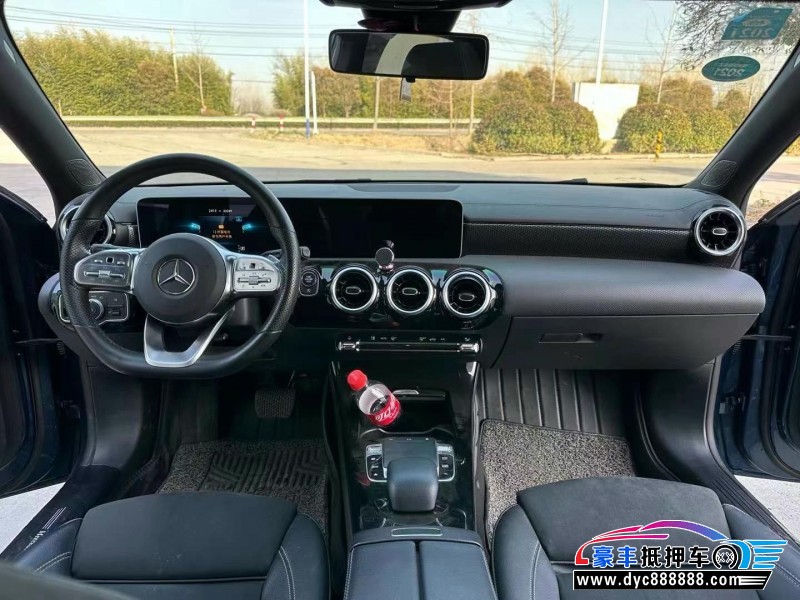 19年奔驰A轿车抵押车出售