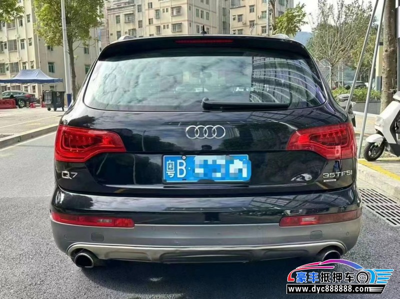 13年奥迪Q7轿车抵押车出售