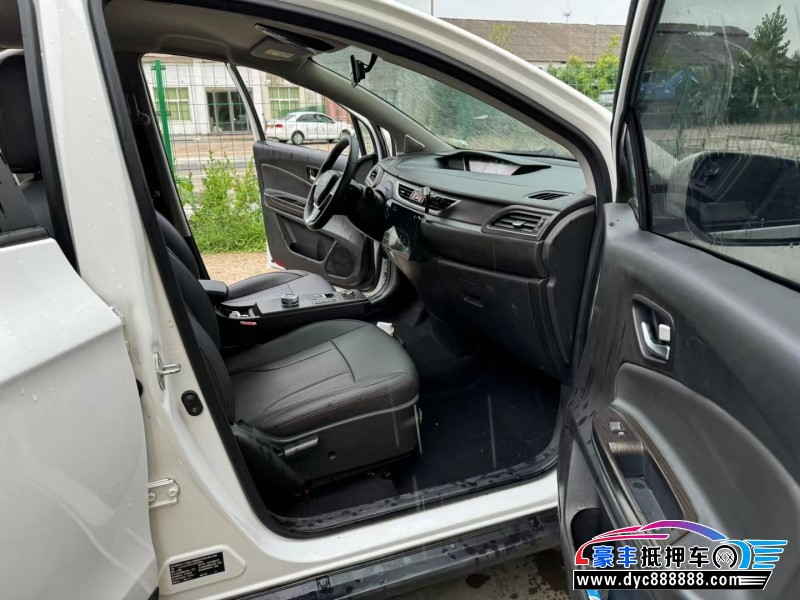 22年云度π3轿车抵押车出售