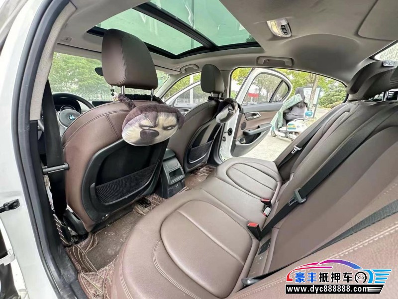 19年宝马1系轿车抵押车出售