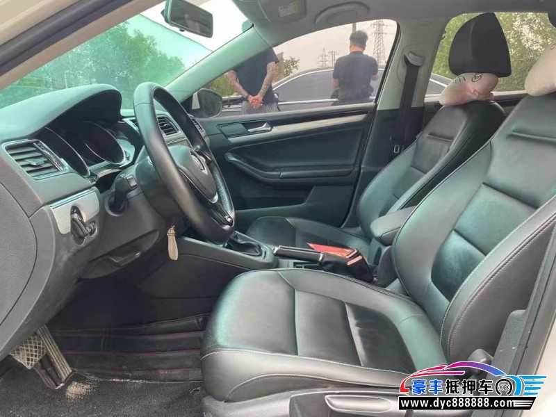 16年大众速腾轿车抵押车出售