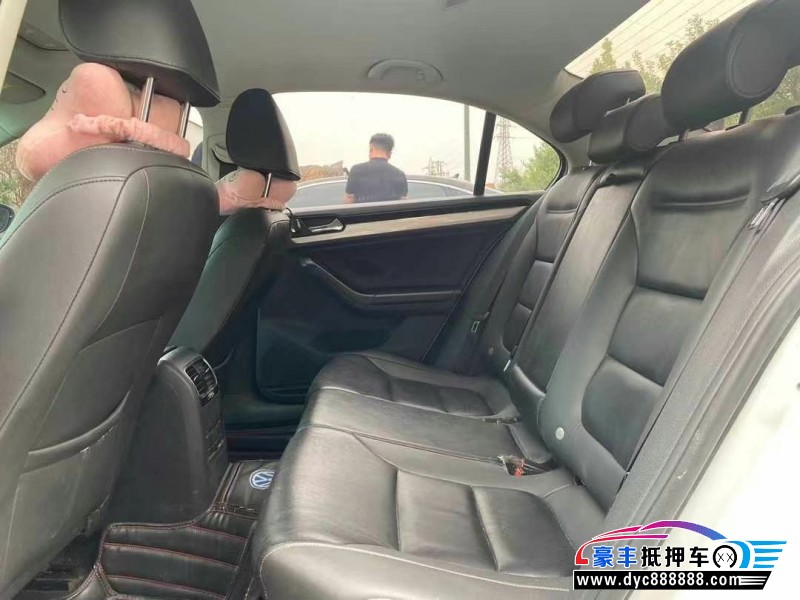 16年大众速腾轿车抵押车出售