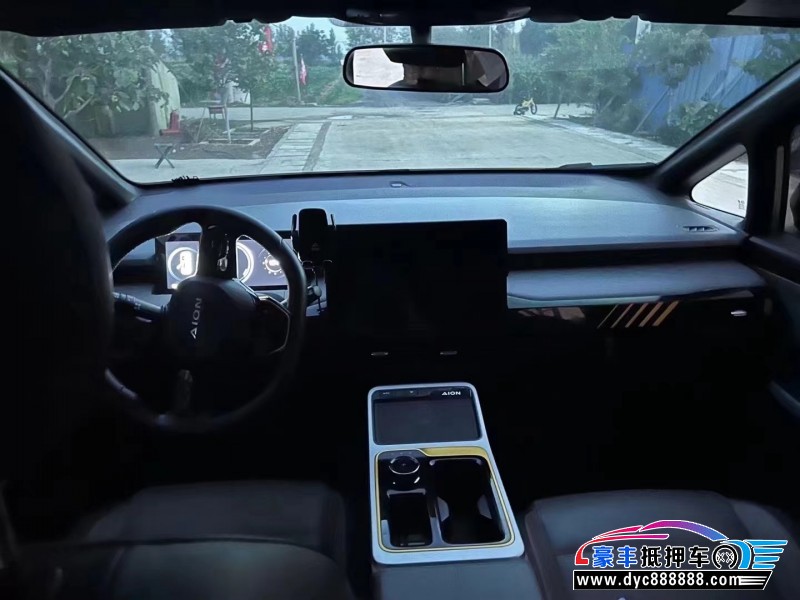 22年埃安Y70轿车抵押车出售