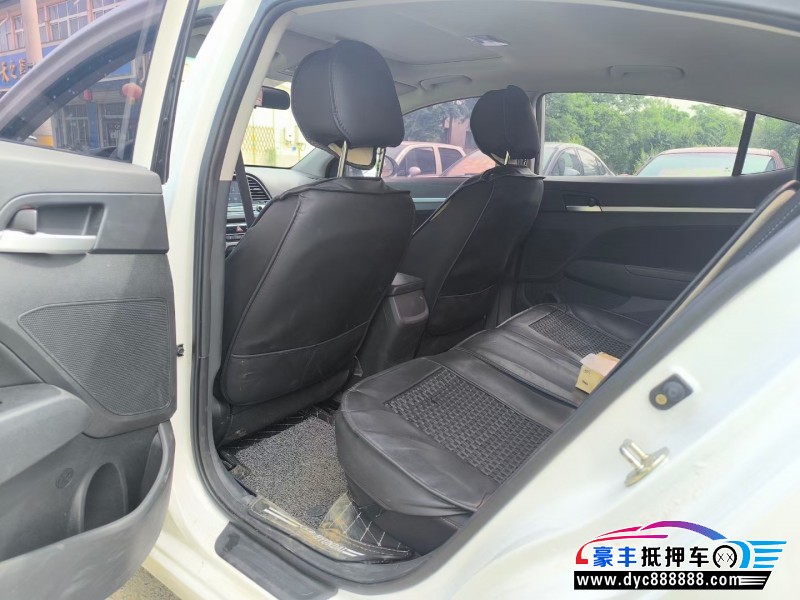 17年现代领动轿车抵押车出售