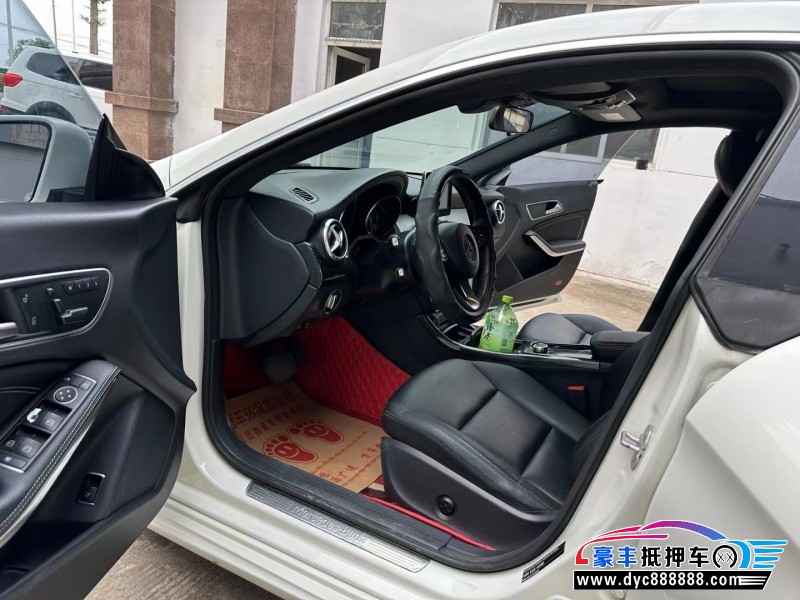 15年奔驰CLA轿车抵押车出售
