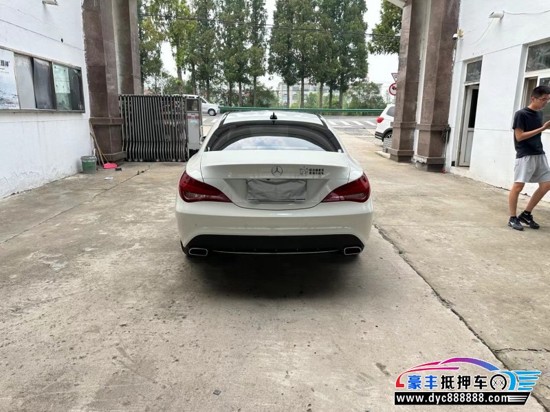 15年奔驰CLA轿车抵押车出售